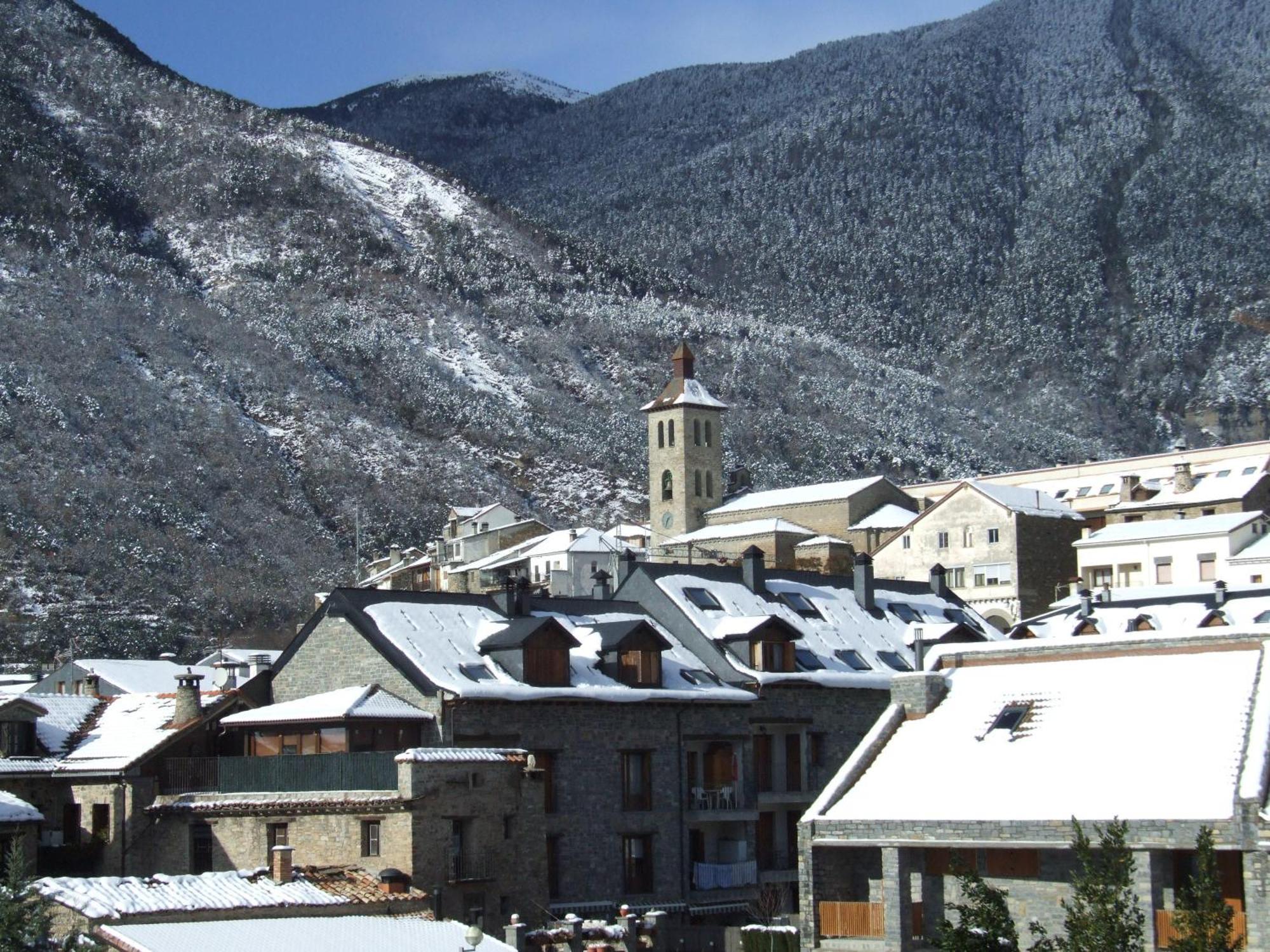 Tierra De Biescas Hotel Buitenkant foto
